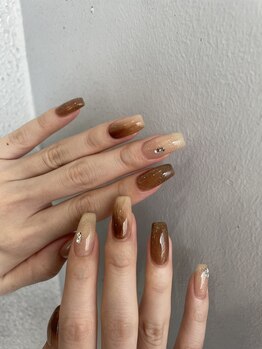 ロミー(Rommy)/ブラウンニュアンスネイル