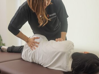 ボディック 京都烏丸店(BODiQ)の写真/腰のつらさを改善したい方へ。骨格調整とストレッチで姿勢を整え、軽やかな身体へと導きます。