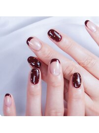 手が綺麗に見えるボルドーネイル