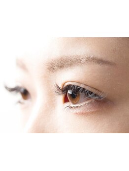 ナチュラル上品な目元にしたい