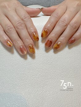 ナゴン(75n.)の写真/“こんな風にしたい”理想を丁寧にカウンセリング♪お爪の状態やご希望に合わせてデザインをご提案！