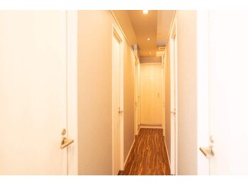 九龍リラクゼーション 立川店/しっかり扉付き個室