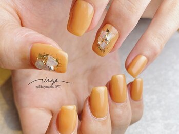 アイヴィー(IVY)/オレンジカラーネイル