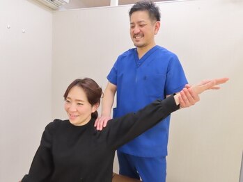 高砂駅前わくわく整骨院の写真/【京成高砂駅徒歩2分！】肩や腰の慢性的な痛み、猫背・巻き肩などの姿勢改善は当店にご相談ください。