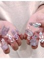 ココ 塚本(Cocoh) ボンボンドロップシールをたくさんつけたゴテゴテネイルです♪
