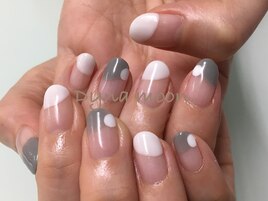 丸斜めフレンチネイル