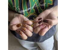 ピユネイル(piyu nail)の雰囲気(ベッコウとボルドーで秋ネイル)