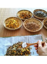 アーユルビューティ サチスタイル(SACHISTYLE)/ハーブボールの中身