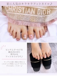 夏にぴったりなラメフットネイル