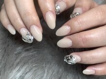 アングゥ ウル(ungu ul)/ベージュ×キラキラパーツ