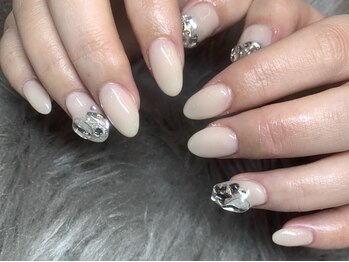 アングゥ ウル(ungu ul)/ベージュ×キラキラパーツ