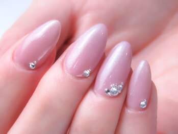 ナナズネイル 西小倉店(NANA's Nail)の写真/シンプルこそ丁寧に仕上げる‥。1級ネイリストが担当するワンランク上のネイル技術。トラブルにも対応！