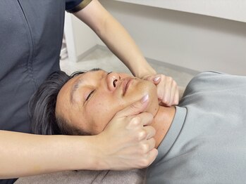 シンメトリー 福岡天神国体道路店/メンズ小顔コース