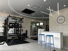 ダブルオー 南草津かがやき店(W/O)の雰囲気（西海岸をイメージした白基調の内装と充実のマシン設備☆）