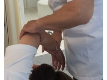 やましん施術院/腕の施術