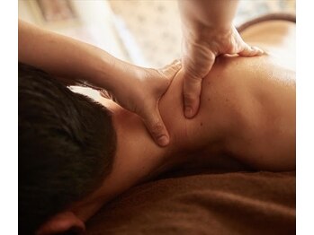 ミヤビ ナチュラル セラピー 自由が丘店(MiYaBi Natural Therapy)の写真/ロコミ 4.8★【慢性的な凝りや痛み◎】かたまった肩首周り～頭部を中心に、深層筋までじっくりアプローチ♪