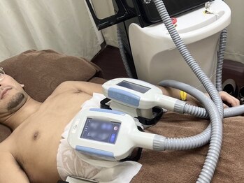 ビーレボリューション(B-REVOLUTION)の写真/男性からも高評価★お腹周りの贅肉も徹底アタック!どうすることも出来ない方こそサイズダウンの効果を実感!