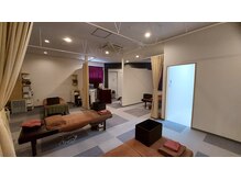 手ごころ 清武店の雰囲気（仕切られた施術用ベッドが5台。ゆったり落ち着ける雰囲気です♪）