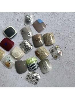 イル(illu)の写真/【10～20代女子必見！フットアートコース¥5940】シンプルなのに垢抜ける、今っぽニュアンスフットネイル。