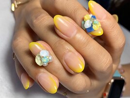 3Dフラワーとビジューフレンチ
