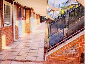 カワル(kawaru)/階段登った後の部屋までの通路♪