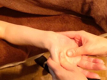 チャンティー(Cantik)/【オイルマッサージ】二の腕~手