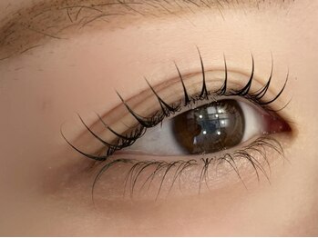 ヒスイ バイ アメイジング(Hisui by AMAZING)の写真/自まつげの長さを最大限活かし、すっぴんでもかわいいまつげに♪モチの良さも◎