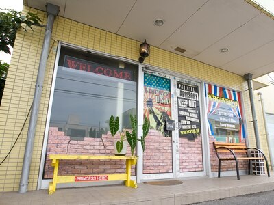 え、ネイルサロン？日本？どんなお店だろう…？