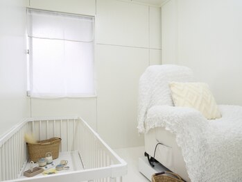 アリー(Ally)の写真/施術ベットの隣にキッズスペース有♪おもちゃ/絵本/タブレットもあるから小さいお子様も安心★(要予約)