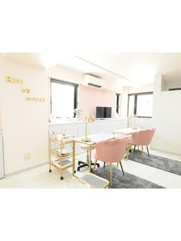 ナチュラル上品な目元にしたい