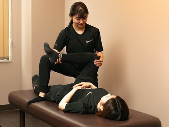 エスライフ 自由が丘店(S-LIFE)/施術の風景【お尻のストレッチ】