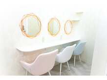 ルナ クレッシェンテ(Luna Crescente)の雰囲気（かわいいドレッサー完備！施術後はゆっくりメイク直しを♪）