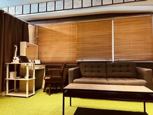 よつば健康管理センター 赤坂 溜池山王店/待合もソファーでゆったり♪