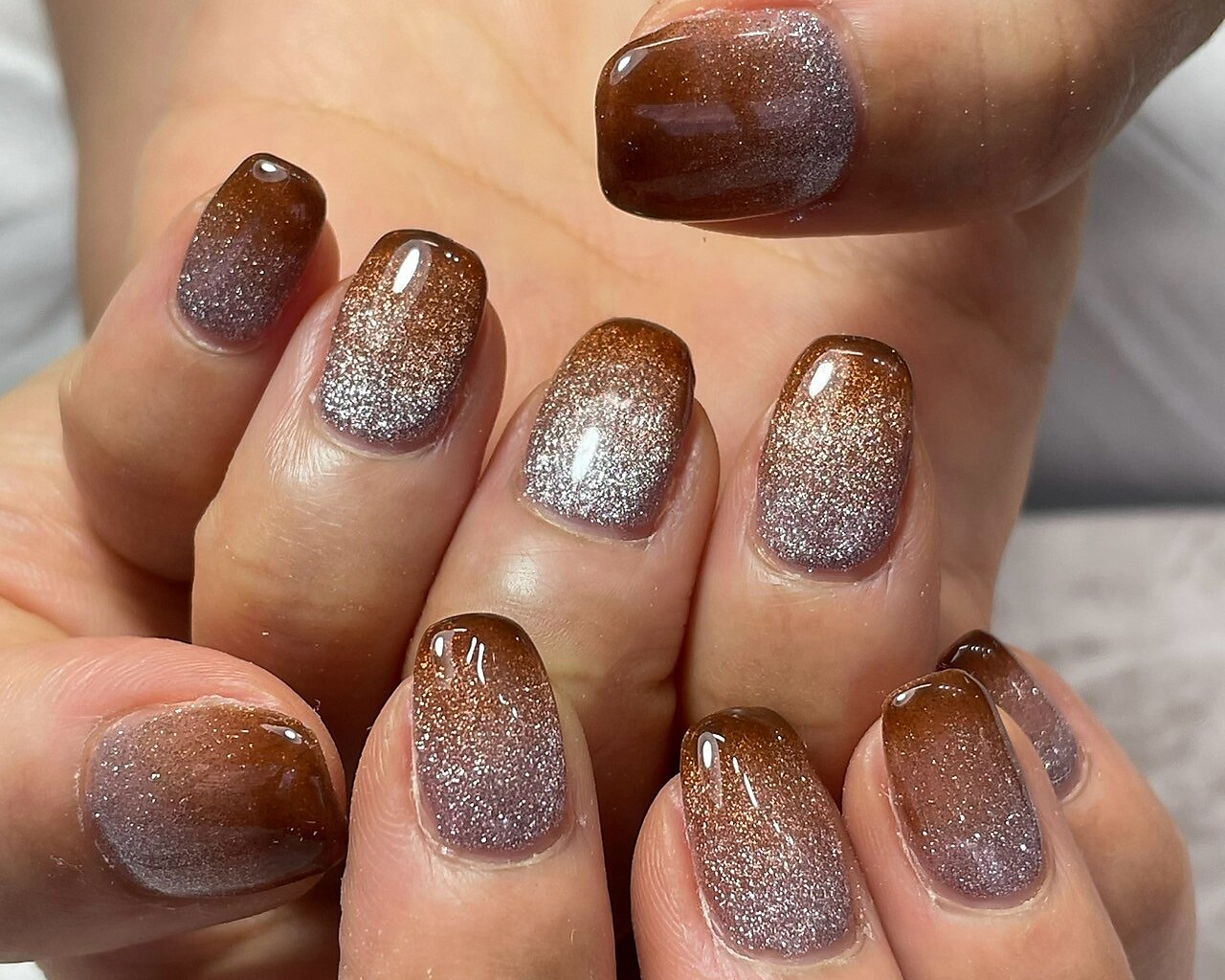 2025年-2026年冬トレンド】マグネットジェルのネイルデザイン集｜人気