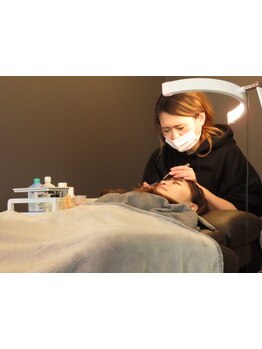 ナチュラル上品な目元にしたい