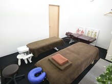 整体 リラクゼーション 風(Kaze)の雰囲気（三種類のベットを駆使して全身を整えます。）