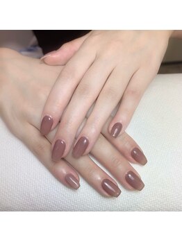 落ち着きのあるブラウンネイル