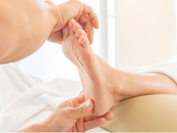 距骨サロン 宇都宮店の写真/《イタ気持ち良いと評判☆》SNSで話題の距骨調整で足つぼを刺激しスッキリ爽快！施術後の軽さに感動◎