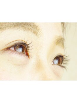 ナチュラル上品な目元にしたい