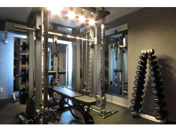 チャレンジジム(CHALLENGE GYM)/お洒落なジムエリア