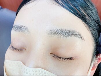 エルア(Beauty Salon Elua)の写真/話題沸騰中☆毛流れを整え立体感のある眉に仕上げる【ブロウラミネーション】で海外風の垢抜け顔が叶う◎