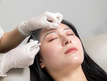 眉毛アイブロウサロンeye like me博多店 眉毛サロン/眉毛/眉毛間引き/眉毛/眉毛WAX手順2-3:黄金比似合わせ