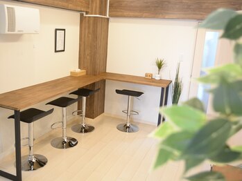 エピナス 町田店(epinus)/ゆったりとした待合席