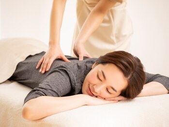 距骨サロン 宇都宮店の写真/《足元から全身調整☆》反り腰・猫背・スマホ姿勢による体の歪みを足元から調整♪姿勢が変われば見た目も◎