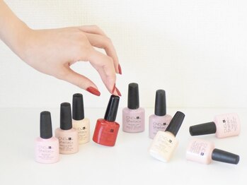 ネイルサロンリュクス (nailsalon Luxe)の写真/75色から選択可！マニキュアより美しさが長持ちするシェラック♪爪を傷めずにネイルを楽しみたい方に。