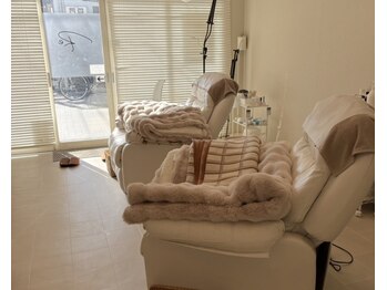 アールイー 北浦和(Re)の写真/《リラックスできる上質な小規模プライベートサロン》丁寧な接客とプロの施術で理想のお目元へ...*北浦和駅