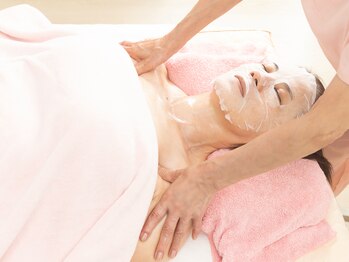 サロン ほほえむ(Fofo-m)/パック中15分デコルテマッサージ