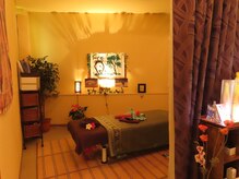 カーテンで仕切られた半個室をご用意。ゆったりと過ごせます♪