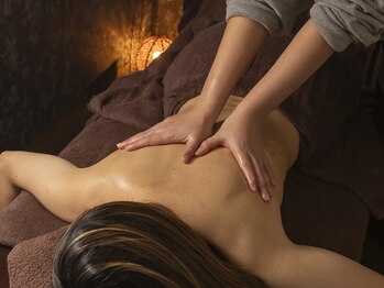 アクア(AQUA)の写真/《当店人気NO.1★》全身のリンパ促進!アロマオイルマッサージで硬くなった筋肉をほぐします♪