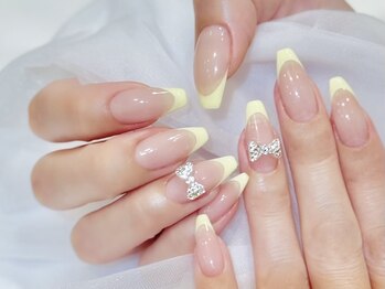 クリームイエローフレンチネイル